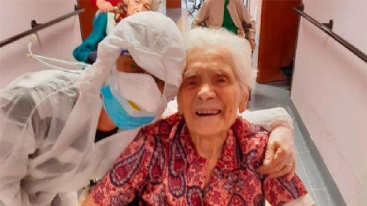 Ada, la abuela de 104 años que superó la gripe española, dos Guerras Mundiales y ahora se curó del nuevo virus.